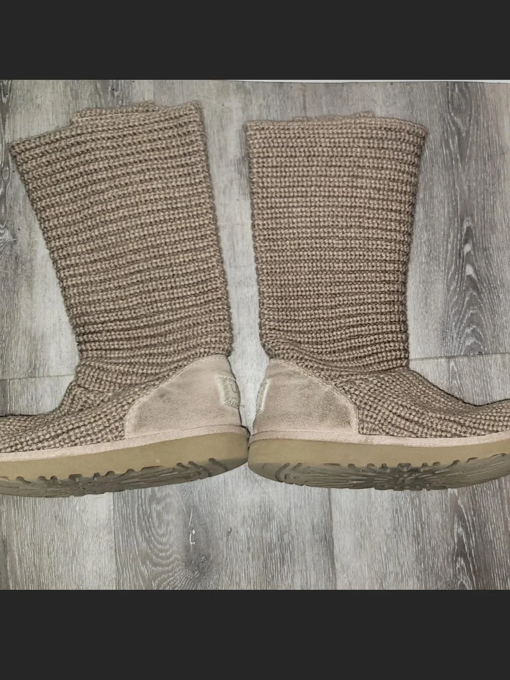 Girls Chestnut Sweater UGG boots, can be worn tall or short. Sz 3